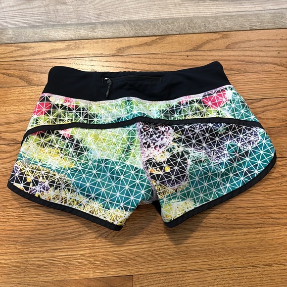 Lululemon speed shorts *original* 2.5 inch - Picture 3 of 4